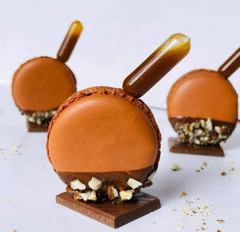 Cosmic Cookies, Lime Desserts, Dessert Shooters, Chocolate Macaron, Candy Bar Wedding, Cookies Ideas, Catering Desserts, Macaroon Recipes, French Macarons