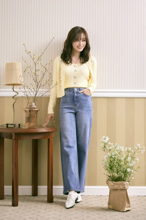 Korea Spring Fashion, Girly Style Outfits, Fashion Kpop, Casual College Outfits, Korean Casual Outfits, Casual Day Outfits, Quick Outfits, Easy Trendy Outfits, Fashion Mistakes