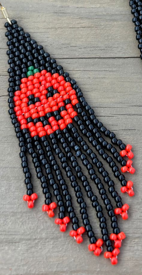 Halloween Seed Bead, Halloween Earrings Beaded, Coin Purse Crochet Pattern, Beaded Halloween, Beautiful Beaded Jewelry, Beaded Earrings Diy, Halloween Beads, Jewelry Making Earrings, Pumpkin Earrings