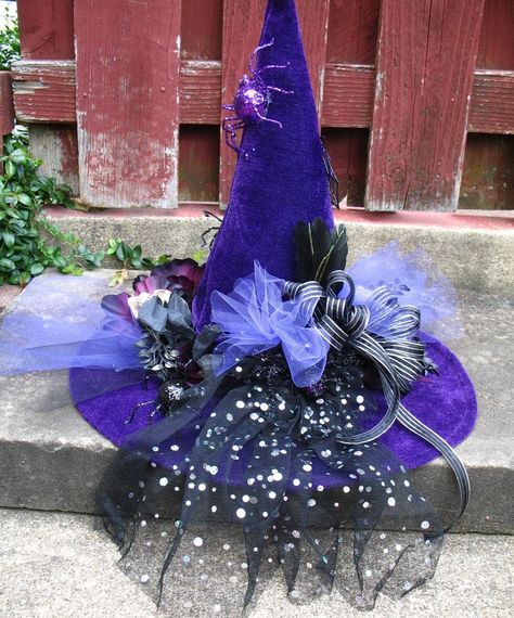 halloween witch hat centerpieces | Purple and Black / Witch Hat / with Skulls / Black Roses and Glittery ... Black Witches, Black Witch Hat, Halloween Witch Decorations, Halloween Hat, Witch Costumes, Halloween Centerpiece, Adornos Halloween, Witches Hat, Halloween Witch Hat