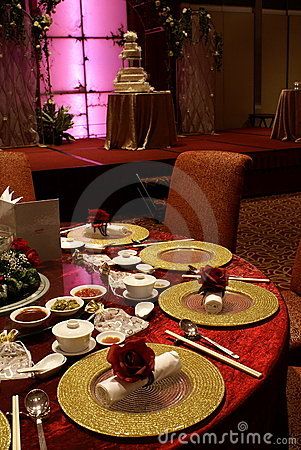 Chinese wedding table setting Banquet Table Setting, Chinese Table Setting, Chinese Wedding Banquet, Wedding Banquet Table, New Years Dinner Party, Chinese Banquet, Formal Table Setting, Chinese Table, New Years Dinner