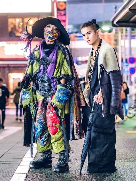 Tokyo Street Fashion Women, Tokyo Streetwear, Tokyo Fashion Week Street Styles, Japanese Fashion Trends, Clown Costumes, Extreme Fashion, Tokyo Fashion Week, Harajuku Fashion Street, Tokyo Street Fashion