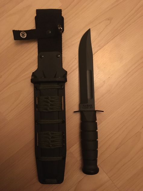 Ka-Bar 1211 Tactical knife 17.9cm long 1095 Carbon steel clip point blade. 30cm over all length with Kraton handle. Nylon/plastic sheath. Battle Belt Knife, K Bar Knife, Ka Bar Knife, Tactical Swords Modern, Tactical Tanto Knife, K Bar, Ka Bar, Tactical Knife, Tactical Bowie Knife