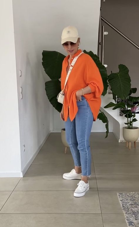 Outfit Ideas For Chubby Ladies, Touring Outfits, Outfit Carnaval, Orange Shirt Outfit, Summer Casual Outfits For Women, Outfits Frescos, Outfit For Brunch, Jeans Outfit Women, Mode Zara