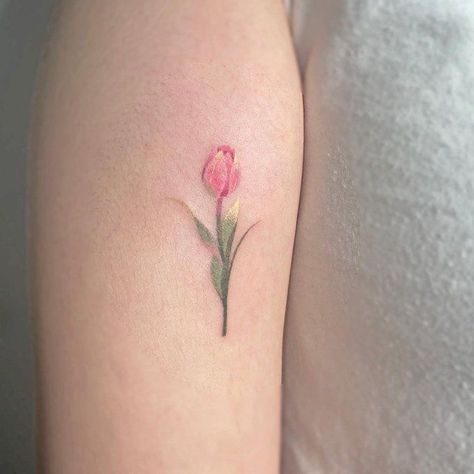 Floral Tattoo Ideas, Ankle Tattoo Ideas, Soft Tattoo, Ethereal Nature, Tulip Tattoo, Small Flower Tattoos, Cute Little Tattoos, Tattoo Care, Cute Tiny Tattoos