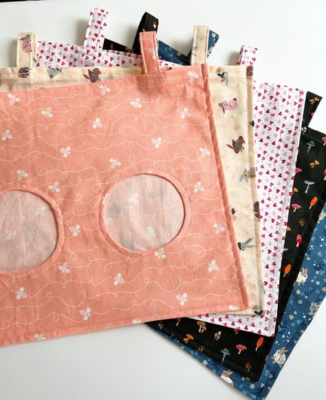 5 Hay bags for small pets with two circular holes for eating. Rat House, Rabbit Ideas, Rabbit Accessories, Guinea Pig Accessories, Rabbit Hay, Pig Stuff, Hay Bag, Large Rabbits, Hay Feeder