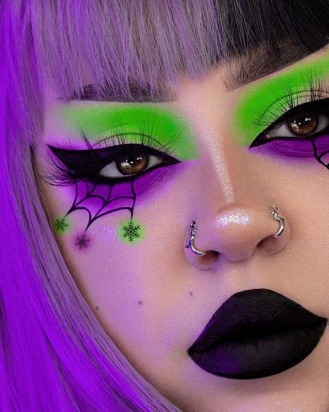 Lineth Gonzalez 💎✨💋🦄🌈💖🌹☄🌟 (@linethglz) • Instagram photos and videos Gothic Eye Makeup, Spooky Makeup, Cute Halloween Makeup, Cute Eye Makeup, Witch Makeup, Halloween Eye Makeup, Graphic Makeup, Halloween Makeup Inspiration, Dope Makeup