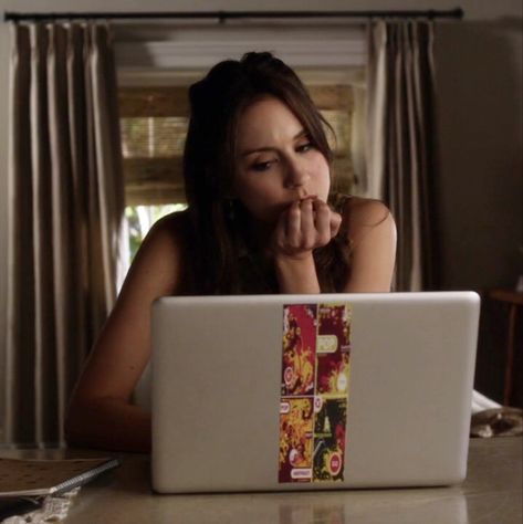 Spencer Hastings Studying, Spencer Hastings Study, Spencer Hastings Icons, Spencer Hastings Aesthetic, Pll Spencer, Pll Aesthetic, Lq Aesthetic, Pretty Little Liars Spencer, Spencer And Toby