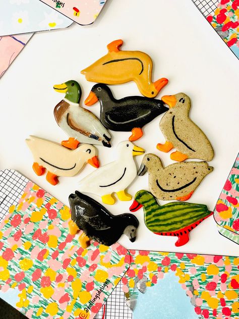 DIY Air Dry Clay Magnets: Creative & Easy Crafts for Your Fridge Air Clay Magnets, Ceramic Fridge Magnets, Ceramic Magnets Ideas, Ceramic Gift Ideas, Diy Fridge Magnets, Clay Gifts, Magnet Art, Ceramic Magnets, Ceramic Duck