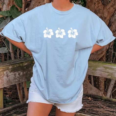 Summer T Shirts Aesthetic, Aesthetic Shirts Summer, Cute Summer Graphic Tees, Preppy Shirts Summer, Cute Beachy Shirts, Summer Oversized Tee, Cute T Shirts Aesthetic, Preppy Cricut Shirts, Beach Tee Shirts