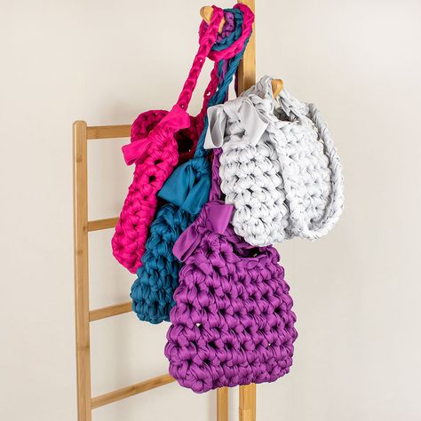 Ribbon Yarn Crochet Patterns Free, Crochet Bag Free Pattern, Easy Crochet Bag, Ribbon Crochet, Bag Free Pattern, Arm Knitting Yarn, Chunky Chef, Crochet Ribbon, Ribbon Bag