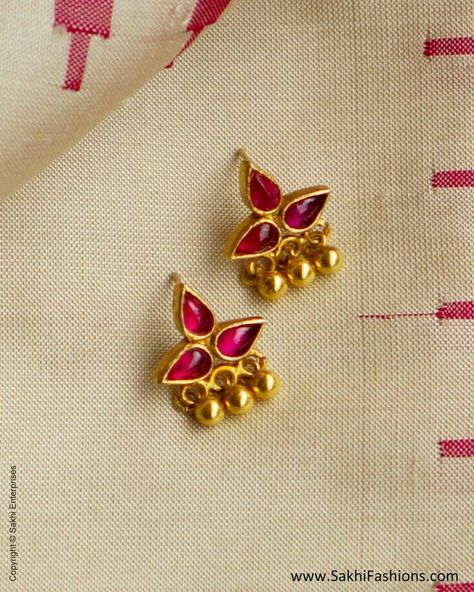 Stone Studs Gold, Temple Jewellery Earrings, Antique Gold Earrings, Round Diamond Earrings, Antique Gold Jewelry Indian, Antique Jewellery Designs, Gold Jewelry Simple Necklace, Studs Gold, Antique Jewelry Indian