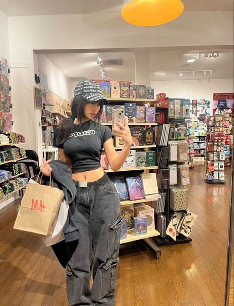 Mall Outfit, Dope Fits, My School, Streetwear Fashion Women, Swaggy Outfits, Beauty Style, Teenage Fashion Outfits, Harajuku Fashion, Insta Photo Ideas