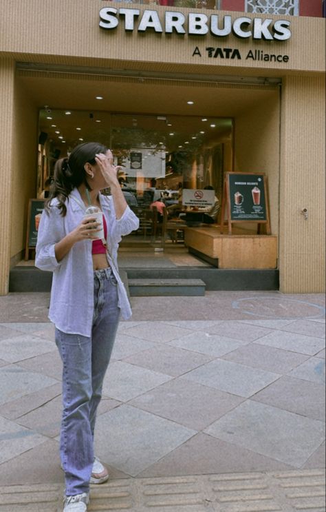 Outfit ideas for coffee date/
Pose ideas for Instagram post Standing With Coffee Pose, Starbucks Pose Ideas, Starbucks Poses Photo Ideas, Pose In Cafe Picture Ideas, Starbucks Poses Instagram, Starbucks Poses, Starbucks Photoshoot Ideas, Shirt And Tank Top Outfit, Poses Ideas Standing