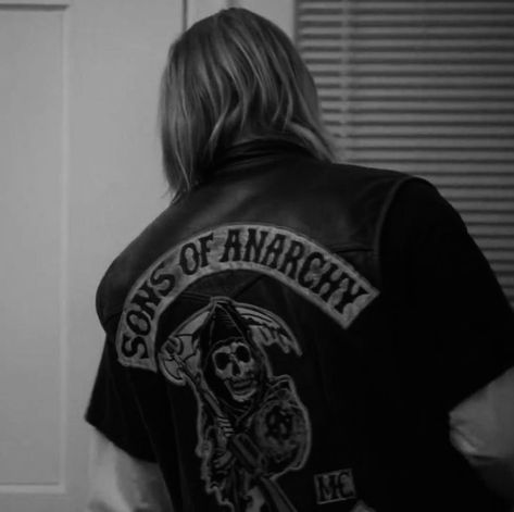 Emma Watson Makeup, Jackson Teller, Jax Sons Of Anarchy, Sons Of Anarchy Mc, Young Al Pacino, Sons Of Anarchy Motorcycles, Sons Of Anarchy Samcro, Cool Boy Image, Jax Teller