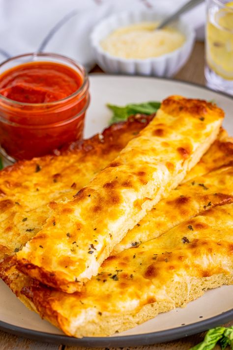 Pizza Hut Cheese Breadsticks, Copycat Pizza Hut Cheese Sticks, Pizza Hut Cheese Sticks Recipe, Pizza Hut Copycat Recipes, Garlic Breads, Pizza Hut Pizza, Cheese Sticks Recipe, Cheesy Bread Recipe, Cheese Bread Sticks