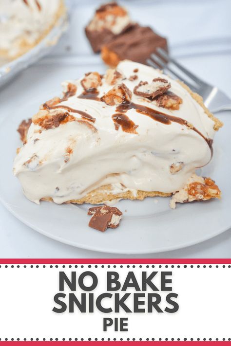 This quick and easy no bake Snickers pie is always the star of the dessert table everytime I make it. Let's face it if you are a fan of this chocolate, peanut and caramel candy bar then this amazing dessert is definitely for you. This recipe is so creamy and delicious everyone will love this Snickers bar pie. Candy Bar Pie No Bake, Candy Bar Pie, Snickers Pie, Pie No Bake, Snickers Bar, Easy No Bake, Caramel Candy, Bake Desserts, Best Dessert Recipes