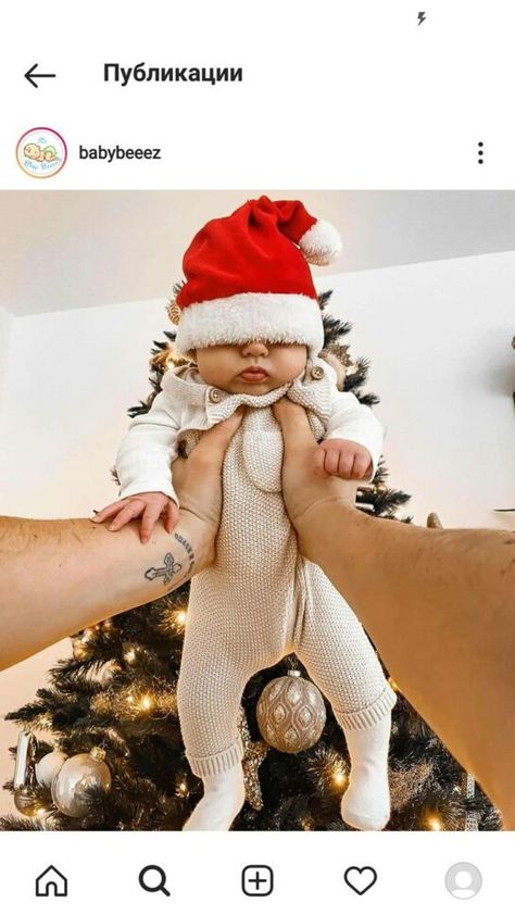 Christmas Baby Photoshoot Ideas, Christmas Baby Photoshoot, Holiday Baby Pictures, Diy Inventions, Vom Avea Un Copil, Baby Christmas Photography, Newborn Christmas Photos, Photo Bb, Baby Photoshoot Ideas