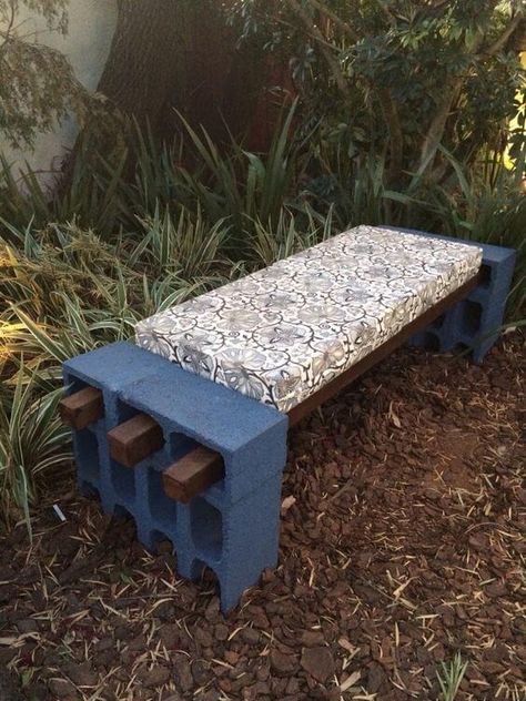 27 Brilliant Ways to Use Cinder Blocks in Your Yard Cinder Block Furniture, Cinder Block Fire Pit, Cinder Block Bench, Outdoor Shelves, Cinder Block Garden, Outdoor Garden Bench, Cinder Blocks, Fall Containers, Garden Stairs