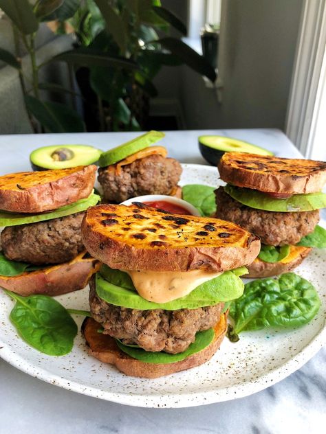 Paleo Sweet Potato Bun Lamb Burgers for an easy a delicious whole30 recipe! Sweet Potato Bun Burger, Sweet Potato Burger Bun, Sweet Potato Bun, Snow Food, Quick Paleo Meals, Whole30 Recipes Breakfast, Sweet Potato Burger, Sweet Potato Tater Tots, Potato Burger