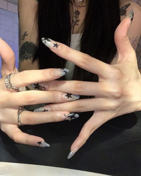 Korean Grunge Nails, Grunge Nails Aesthetic, Nails Inspiration Grunge, 666 Nails, Edgy Nails Acrylic Grunge, Claws Aesthetic, Subversive Nails, Ulzzang Nails, Nail Inspo Grunge