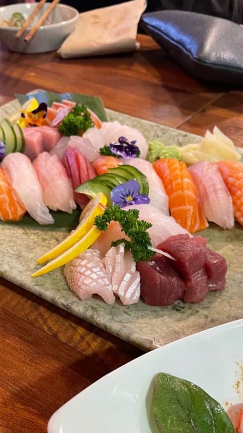 Sushi Nigiri Aesthetic, Sashimi Aesthetic, Vegas Aesthetic, Sushi Nigiri, Impressive Dinner, Recipe Aesthetic, Dream Food, Japan Food, Pretty Food