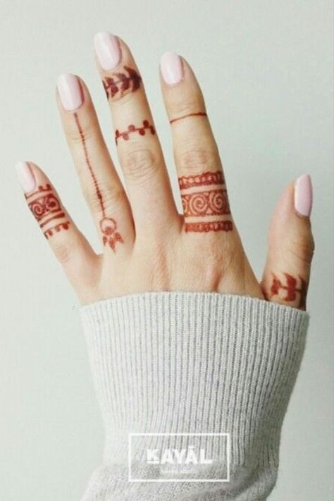 easy arabic bridal mehndi design Mehndi Designs Finger, Henna Hand Designs, Traditional Mehndi, Henne Tattoo, Jagua Henna, Circle Mehndi, Tato Henna, Easy Henna, Finger Henna Designs