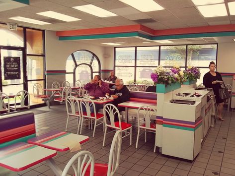 That 90s Taco Bell! 🔔 - a photo on Flickriver 90s Taco Bell, Beverage Photography Ideas, 90s Decor, Dreamcore Aesthetic, Nostalgic Aesthetic, Restaurant Photos, Bell Design, Retro Interior, Retro Waves