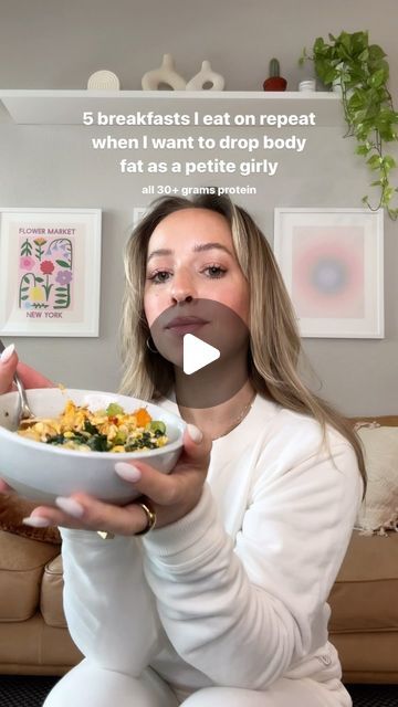 April Victoria Whitney on Instagram: "healthy high protein breakfast recipes for short girlies (under 15 minutes, 30+ grams protein!)

🗣comment “FREE COURSE” & I’ll send you my 90 day guide to tone up as a petite for free

1️⃣ chilli crunch scramble

ingredients: 1/2 cup sliced cherry tomatoes, 1 cup fresh spinach, 2 slices no sodium turkey breast, 2 eggs, 2 tbsp grated Parmesan, 2 tbsp crumbled feta, top with sliced scallions & @momofukugoods chili crunch 
protein: 35g

save this post for grocery shopping🤗

2️⃣ high protein berry oats 

ingredients: 30g oats (1/4 cup) cooked, then mix in 2 scoops @promix vanilla whey protein powder, 1 tbsp ground flaxseed, 1 tbsp chia seeds, 12g peanut butter, 1/2 cup frozen berries, pink Himalayan salt, monk fruit drops & top with cocao nibs
protein: 3 High Protein Breakfast No Protein Powder, Banana Pudding Ingredients, Protein Guide, Chili Crunch, Healthy High Protein Breakfast, High Protein Breakfast Recipes, Frozen Berries, Monk Fruit, Protein Breakfast Recipes