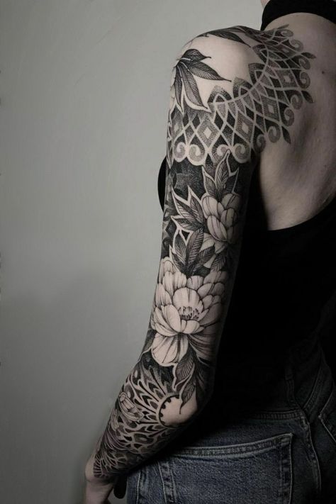 Dotwork Tattoo Mandala, Watercolor Tattoo Ideas, Floral Tattoo Sleeve, Tatuaje A Color, Arm Sleeve Tattoos, Sleeve Tattoos For Women, Black Ink Tattoos, Half Sleeve Tattoo, Feminine Tattoos