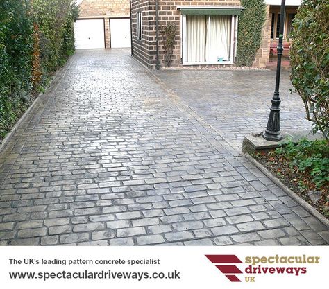 Backyard Patio Layout, Cobblestone Stamped Concrete, Driveway Ideas Uk, Imprinted Concrete Driveway, Front Driveway Ideas, Garden Ideas Driveway, Stamped Concrete Driveway, Cobblestone Driveway, Brick Pathway