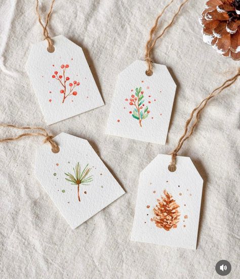 Watercolor Tags Diy, Easy Watercolor Christmas Cards Tutorial, Watercolour Christmas Gift Tags, Christmas Gift Tags Watercolor, Watercolour Gift Tags, Watercolour Christmas Tags, Watercolor Gift Tags Christmas, Watercolour Christmas Cards Ideas, Watercolor Christmas Tags