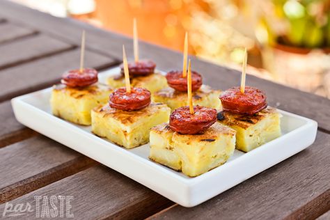 Spanish Tortilla Bites with Chorizo - Spanish Recipes by ParTASTE Tortilla Bites, Spanish Potato Omelet, Spanish Dinner, Spanish Tapas Recipes, Spanish Tortilla, Tapas Party, How To Make Tortillas, Chorizo Recipes, Spanish Restaurant