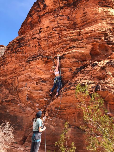 rock climbing outside trad climbing sportclimbing outdoor activity adventure summer time climbing camping pictures ideas sunset idaho utah the great outdoors national parks state parks places to visit city of rocks hiking desert sandstone cougar cliffs sunny utah saint george woman climbing Red Rock Climbing, Rock Climbing Outdoor, Rock Climbing Senior Pictures, Rock Climbing Aesthetic Outdoor, Bouldering Women, Rock Climbing Aesthetic, Climbing Aesthetic, Yosemite Climbing, Hiking Desert