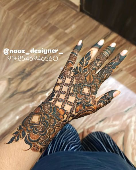 Beautiful henna art by us🤗🤗 @naaz_designer_ From Bidar Karnataka India Call on : 8546946560 Like❤️, share➡️, comment💬 and don't forget to follow✅ for more beautiful designs..💕💕💕💕 . . . . . . #mehndi #artist #bidar #karnataka #hennadesign #photooftheday #wedding #vibes #like #share #comment #followBeautiful #khafif #henna #nikah #mehndi #design #photooftheday #savethedate #bride #bridevibes #reelsinstagram #viral #reels #share #comment #photography #haldiceremony #mehndi #karnataka #bidarmeh... Henna Nikah, Dubai Mehendi Designs, Nikah Mehndi, New York Images, Designer Mehndi, Khafif Mehndi, Traditional Mehndi Designs, Short Mehndi Design, Khafif Mehndi Design