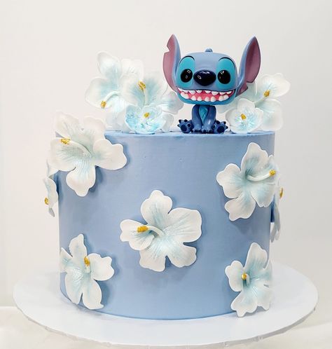 Stitch Cake Ideas Easy, Lilo And Stitch Birthday Party Cake, Lilo And Stitch Cake Ideas, Fondant Stitch, Stitch Birthday Cakes, Stitch Themed Cake, Stitch Cake Design, Stitch Birthday Cake Ideas, Lilo Stitch Cake