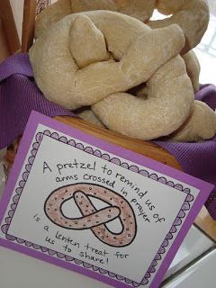 Pretzels for Lent. Did you know pretzels were invented by a Catholic monk to symbolize how Catholics pray and fast during Lent. Cool activity for kids Easter Day Crafts For Kids, Pretzels Treats, Easter Pretzels, Making Pretzels, Palanca Ideas, Emmaus Agape, Lent Activities, Agape Ideas, Lenten Activities