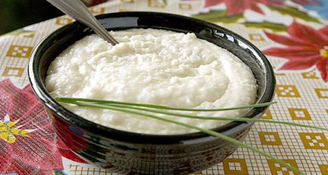 How to Make Grits | Flying Biscuit Cafe's Recipe | Southern Kitchen Cheddar Grits Recipe, Cheddar Grits, Stone Ground Grits, Creamy Grits, Cheesy Grits, Grits Recipe, White Cheddar, Signature Dishes, Southern Cooking