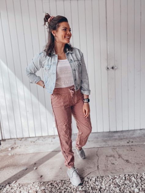 Salmon Joggers Outfit, Mauve Joggers Outfit, Tank Top And Jacket Outfits, Pink Joggers Outfit Casual, Tank Top With Jacket Outfit, Pink Comfy Outfits, Velvet Joggers Outfit, Linen Joggers Outfit, Pink Joggers Outfit