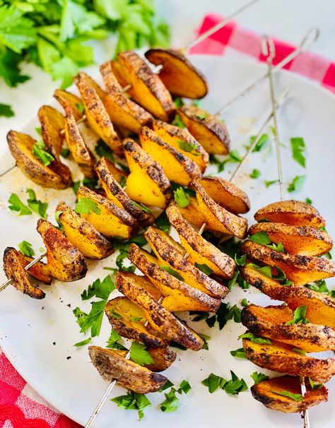 Skewered Potato Twisters - Potatoes USA Potatoes On Skewers, Skewered Potatoes On The Grill, Potato Skewers On The Grill, Skewer Potato Recipes, Potato Kebabs Skewers, Grilled Potato Skewers, Skewered Potatoes, Grilled Potato Kabobs, Barbeque Food Ideas