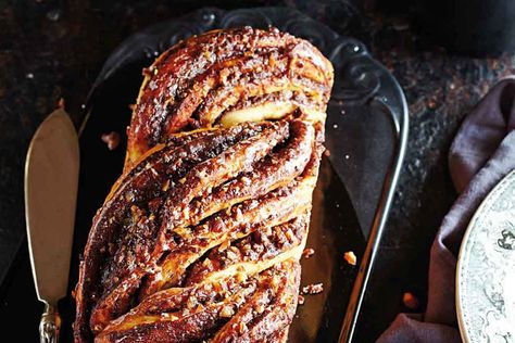 Chocolate, cinnamon Pecan Babka, Cinnamon Babka, Chocolate Caramel Slice, Spicy Chocolate, Babka Recipe, Chocolate Garnishes, Decadent Chocolate Desserts, Chocolate Babka, Caramel Slice