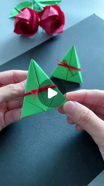 Paper Craft Ideas on Instagram Oragami Christmas, Paper Christmas Gifts, Paper Folding Crafts, Diy Christmas Presents, Folding Paper, Paper Craft Ideas, Christmas Origami, Origami Box, Origami Crafts Diy