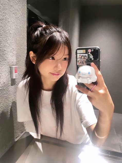 #illit #moka aug2424 Sakai Moka, Moka Illit, Illit Moka, Mirror Pic, My Chemical, Lucky Girl, Dream Hair, Pretty Selfies, Look Cool