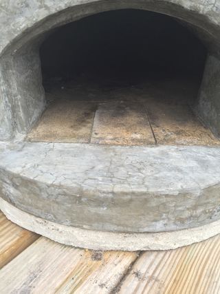 I had been wanting a pizza oven of my own for some time... I currently rent and cringe at the thought of building something and leaving it behind. So after much... Bbq Pit Ideas, Backyard Bbq Pit, Brick Pizza Oven Outdoor, Pizza Oven Outdoor Diy, Backyard Pizza Oven, Build A Pizza Oven, Oven Diy, Diy Pizza Oven, Stone Oven