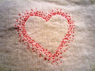 Negative Space Embroidery, Knots Embroidery, Space Embroidery, Crochet Dress Girl, French Knot Embroidery, Embroidery Hearts, Learn Embroidery, Paper Embroidery, Brazilian Embroidery