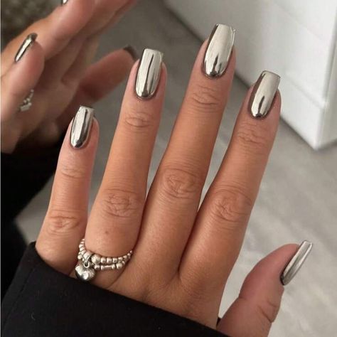 Chrome nails have taken the beauty world by storm, offering a stunning, mirror-like finish that adds instant glamor to any look. From subtle elegance to bold statements, chrome nail designs come in a variety of styles, colors, and finishes to suit every personality and occasion Silver Nails Medium Length, Grey Chrome Nails Designs, Silver Square Nails, Chrome Nails Square, Silver Nails Acrylic, Nails Medium Length Square, Chrome Nail Designs, Nails Medium Length, Fall Pink