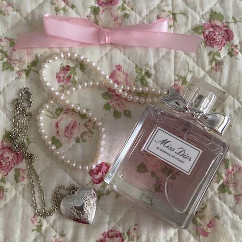 Conquette Girl, Miss Dior Aesthetic, Pink People, Koleksi Parfum, Dior Girl, Miss Dior Blooming Bouquet, Regina George, Rose Pastel, Pink Girly Things