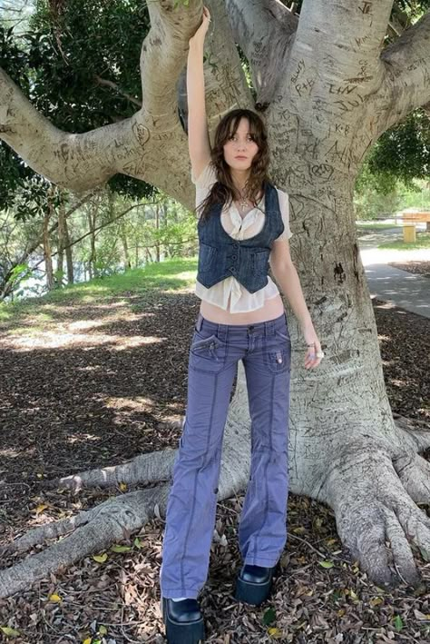 Y2k Indie Outfits, Flare Sweatpants, Goth Gifts, Friendship Group, Jeans Grunge, How To Impress, Bustier Lingerie, Sweatpants Women, Grunge Fairycore