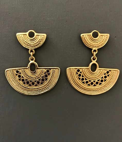 Columbian Jewelry, Colombian Jewelry, Ancient Civilisation, Colombian Art, Ancient Civilization, Wax Carving, Fan Earrings, Ancient Jewelry, Gold Work