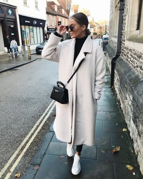 Winter Street style fashion / #winterfashion #fashionweek #fashion #womensfashion #streetstyle #ootd #style  / Pinterest: @fromluxewithlove White Teddy Coat, Moda Over 40, Winter Mode Outfits, Classy Coat, September Fashion, Perfect Winter Outfit, Fall Fashion Coats, Olsen Twins, Zoella